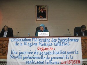 يوم دارسي تحسيسي حول السيدا والأمراض المتنقلة جنسيا من تنظيم الجمعية المغربية للقابلات فرع مكناس يوم دارسي تحسيسي حول السيدا والأمراض المتنقلة جنسيا من تنظيم الجمعية المغربية للقابلات فرع مكناس